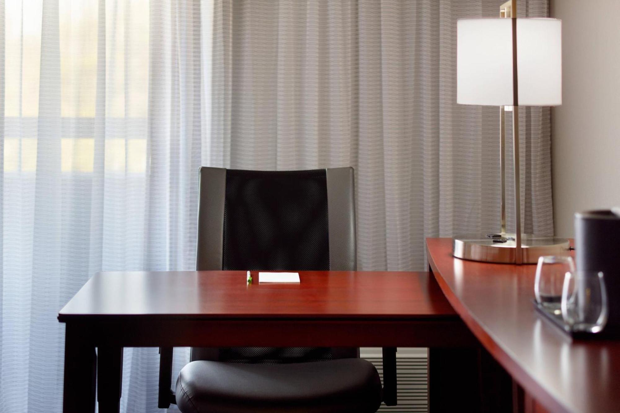 Courtyard By Marriott Greensboro Extérieur photo