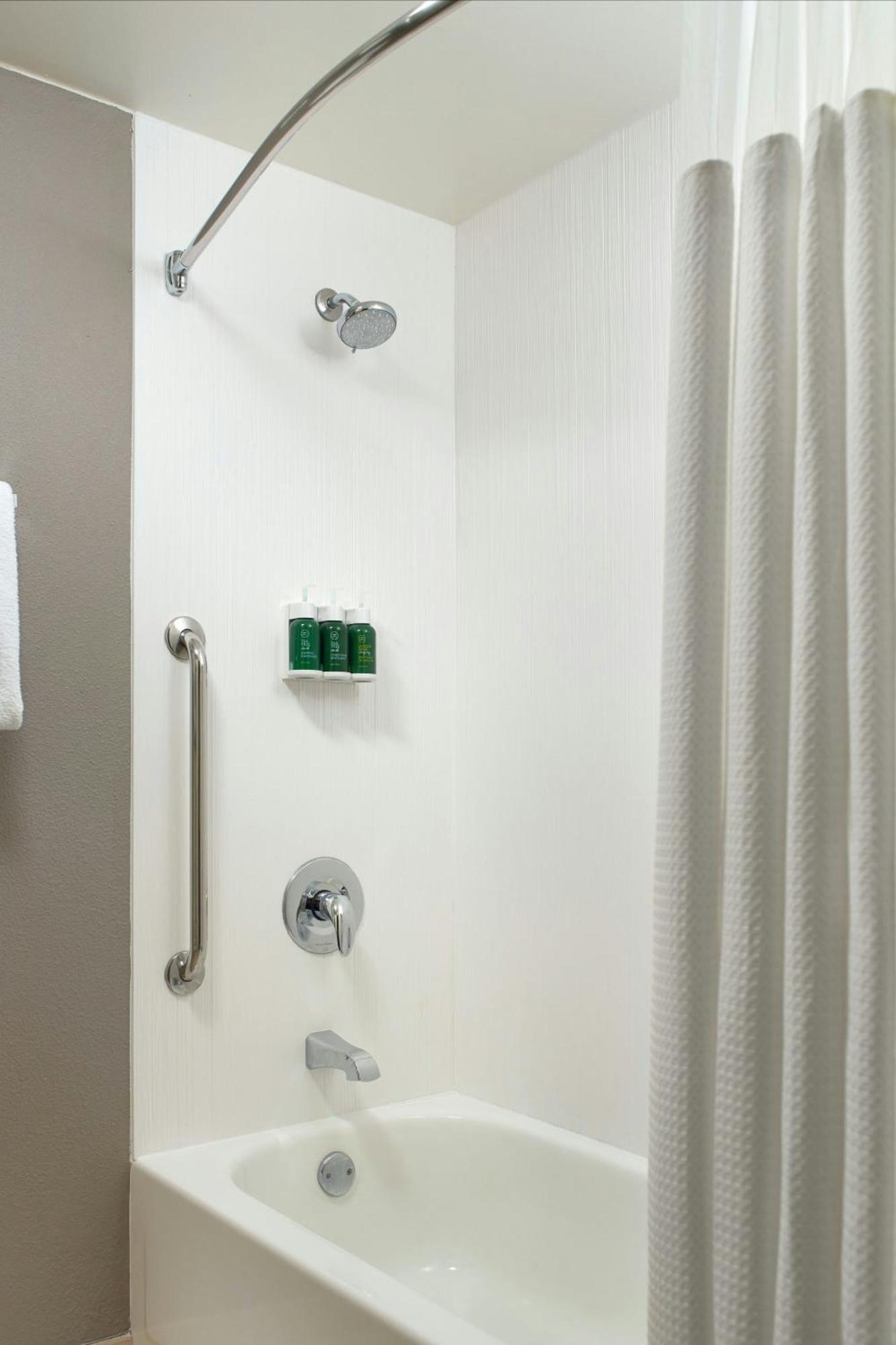 Courtyard By Marriott Greensboro Extérieur photo