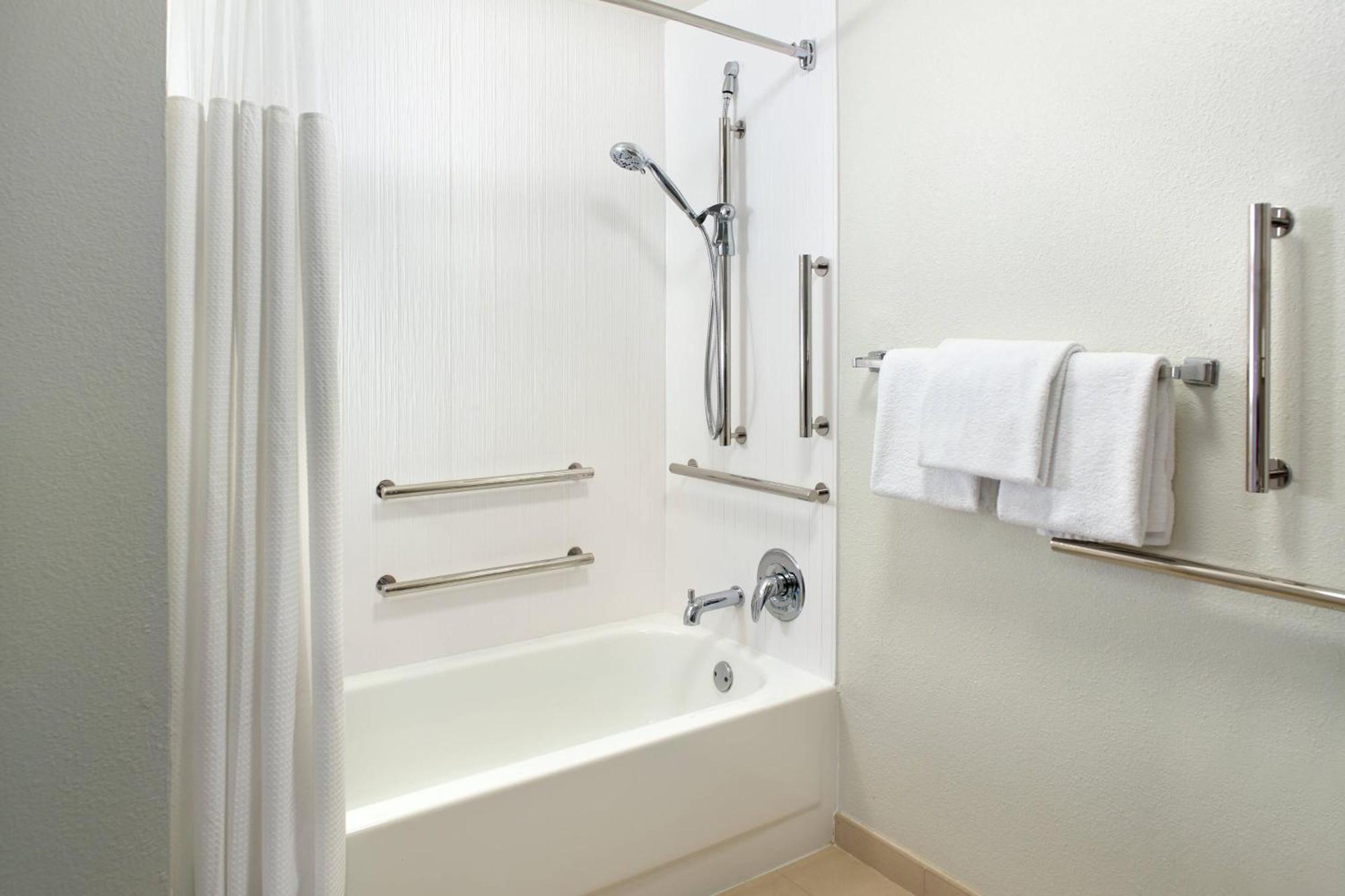 Courtyard By Marriott Greensboro Extérieur photo