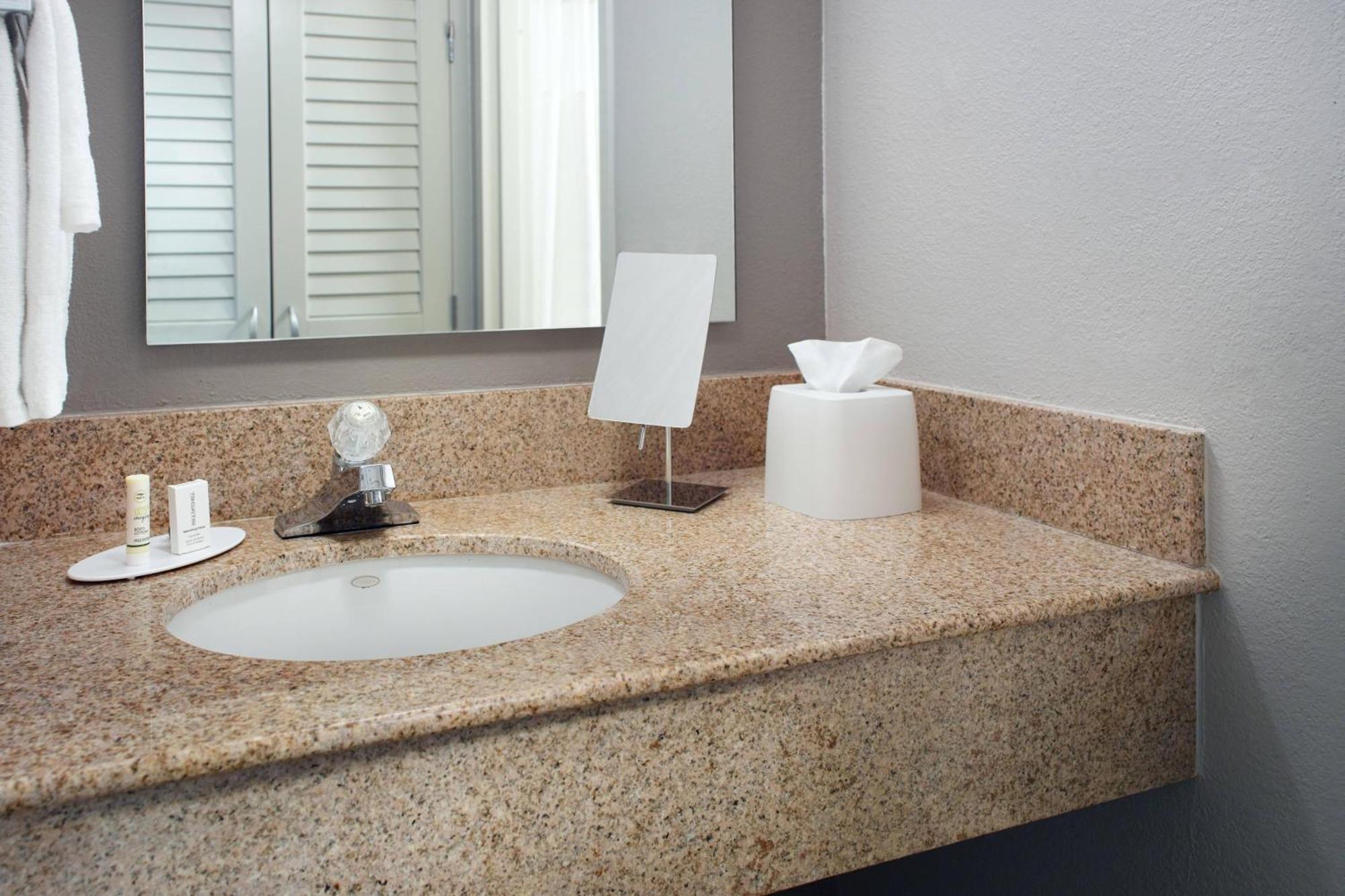 Courtyard By Marriott Greensboro Extérieur photo
