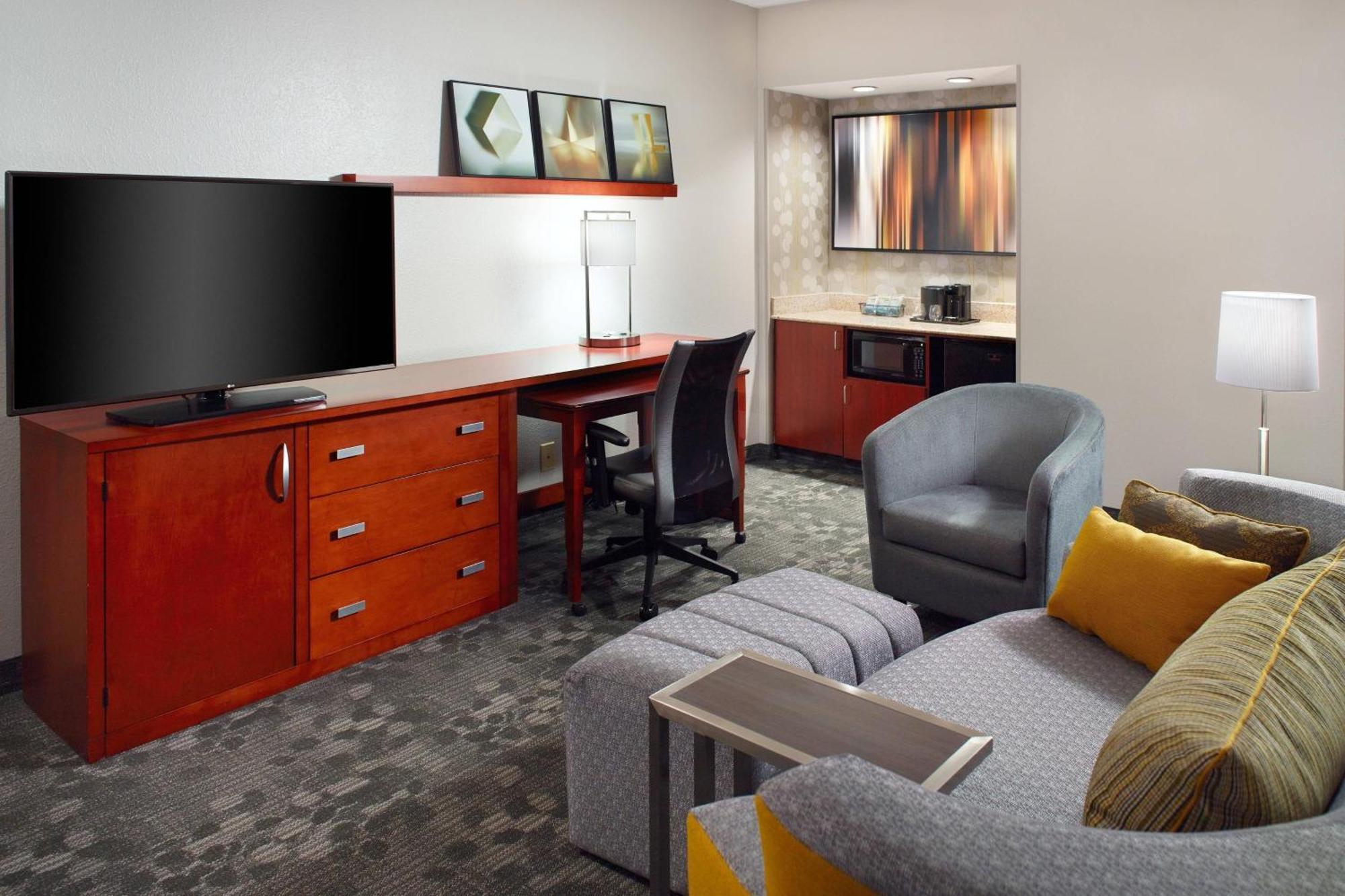 Courtyard By Marriott Greensboro Extérieur photo