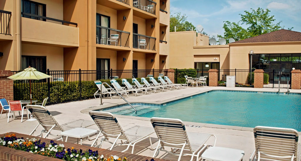 Courtyard By Marriott Greensboro Extérieur photo